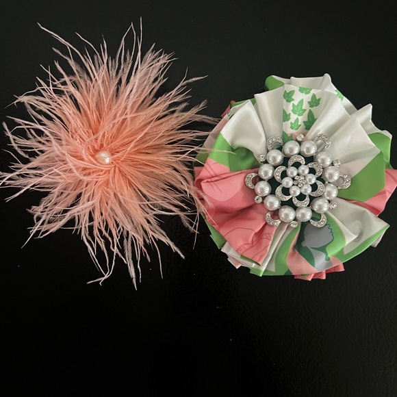 Accessories - Elegant Pink Feather and Floral Brooch Set